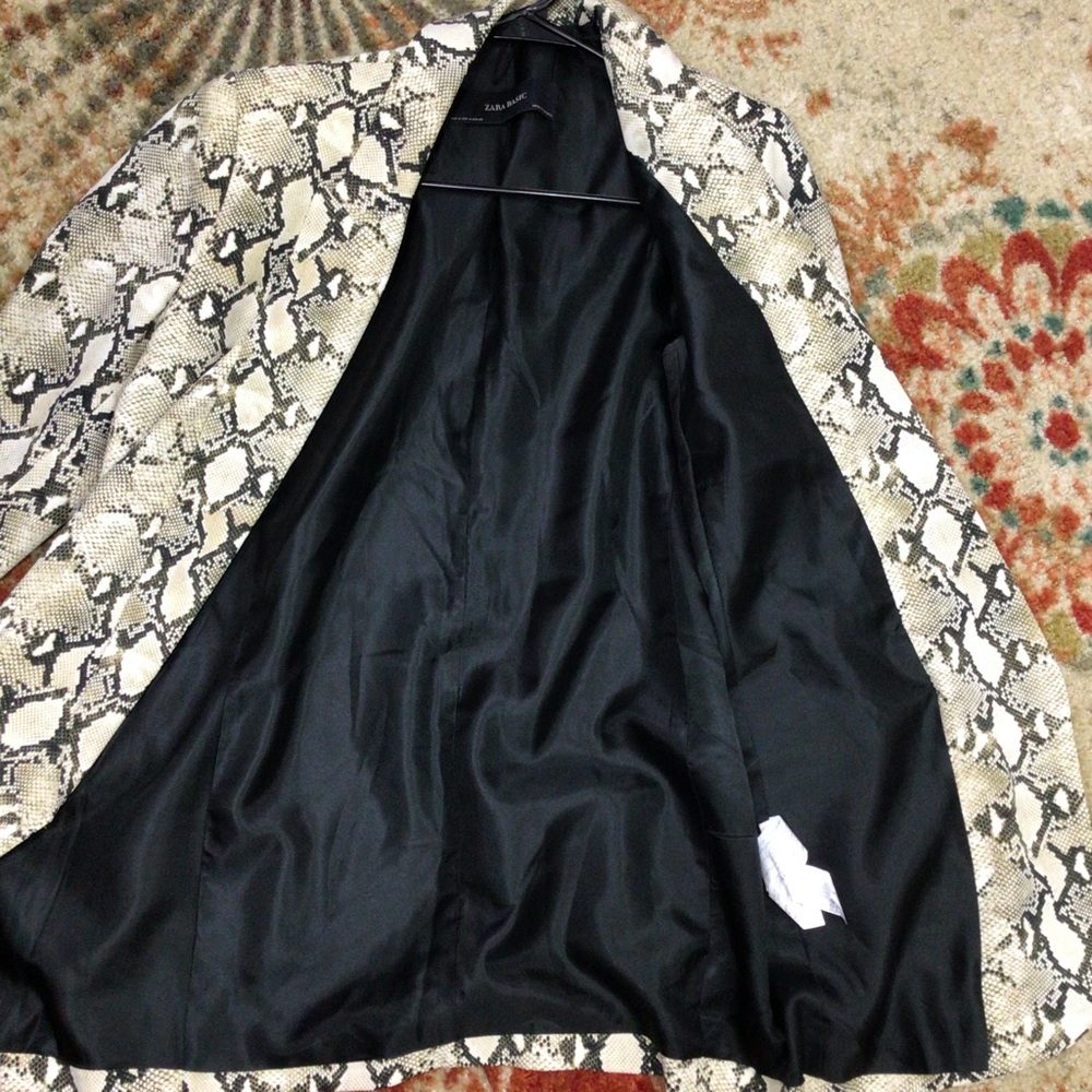 **Zara Basic Snakeskin Print Repitile Blazer Open Front Shoulder Pads M. 
I - Picture 6 of 8